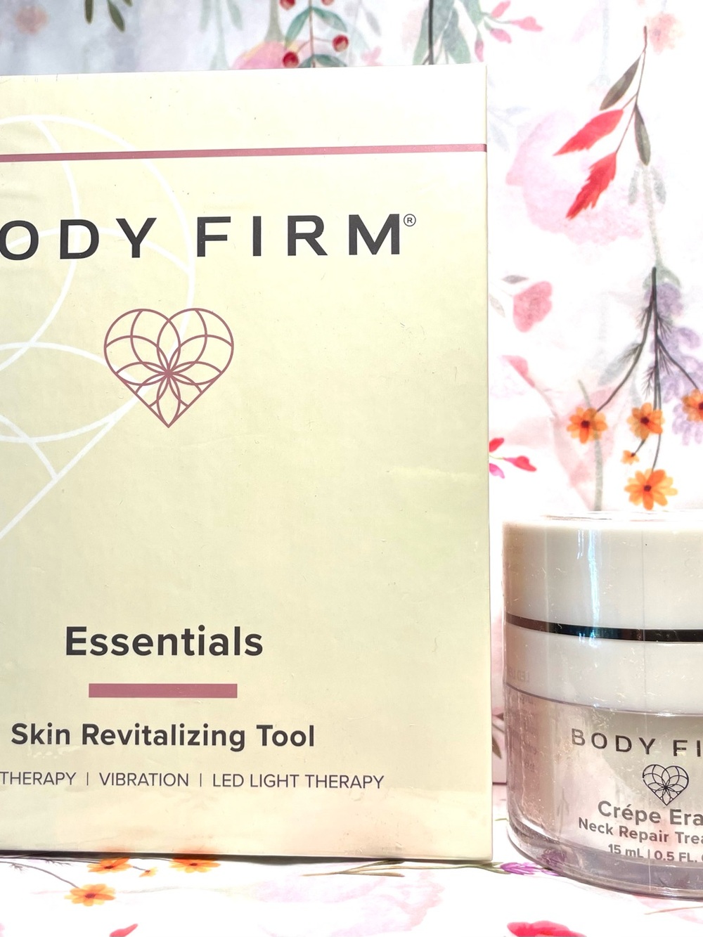 BODY FIRM- Skin Revitalizing Tool LED LIGHT THERAPY+Neck Repair Treatment -.5oz